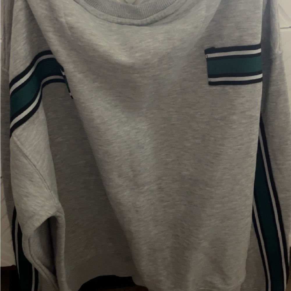 GUESS sweatshirt - Picture 2 of 2